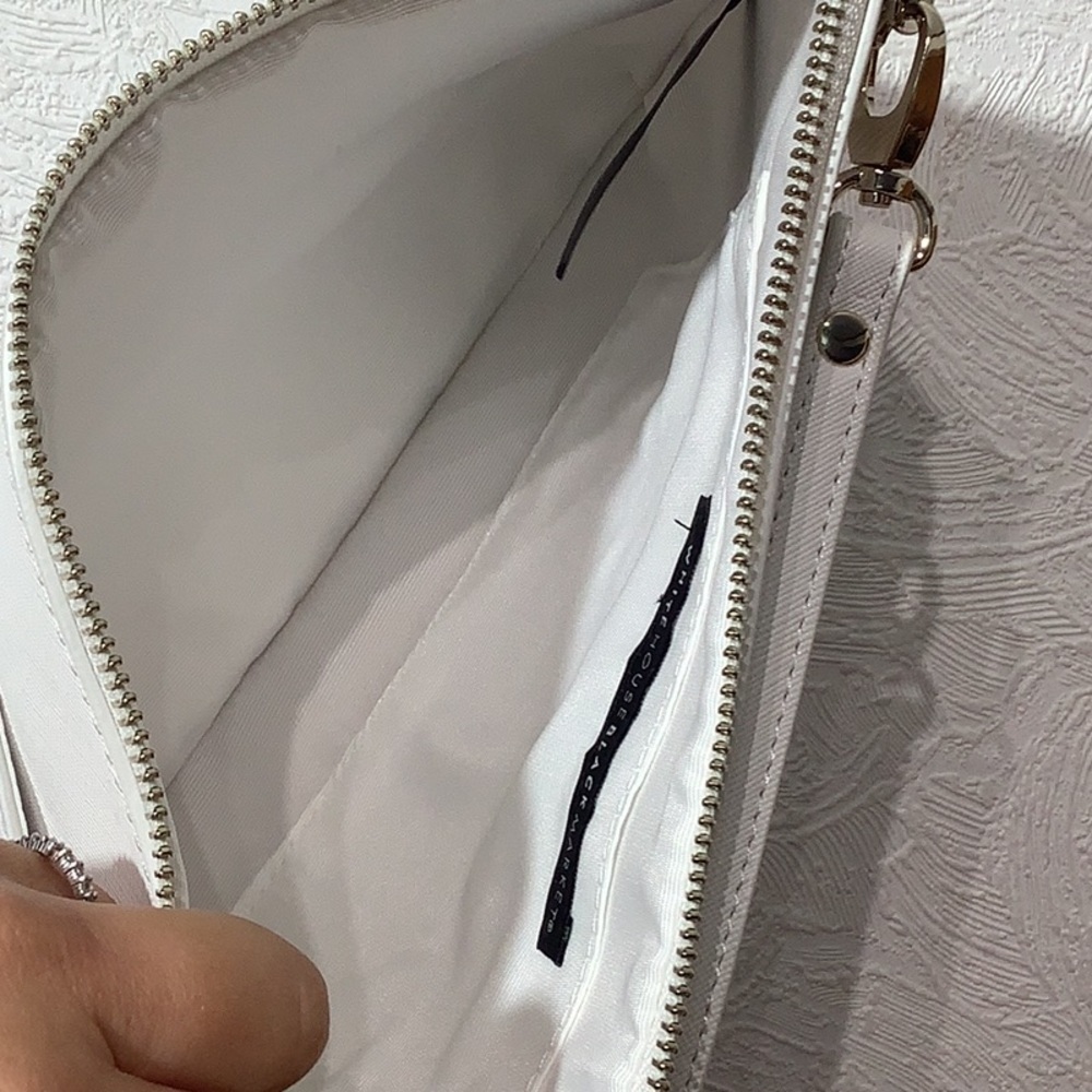 White House Black Market NWT - floral white silver studded medium sized wristlet - Picture 8 of 11
